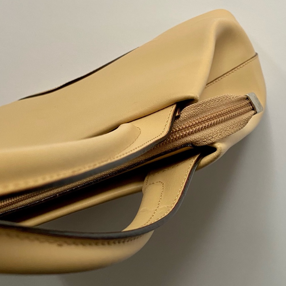 Tentazione Due leather shoulder bag
Made in Italy - Picture 3 of 15